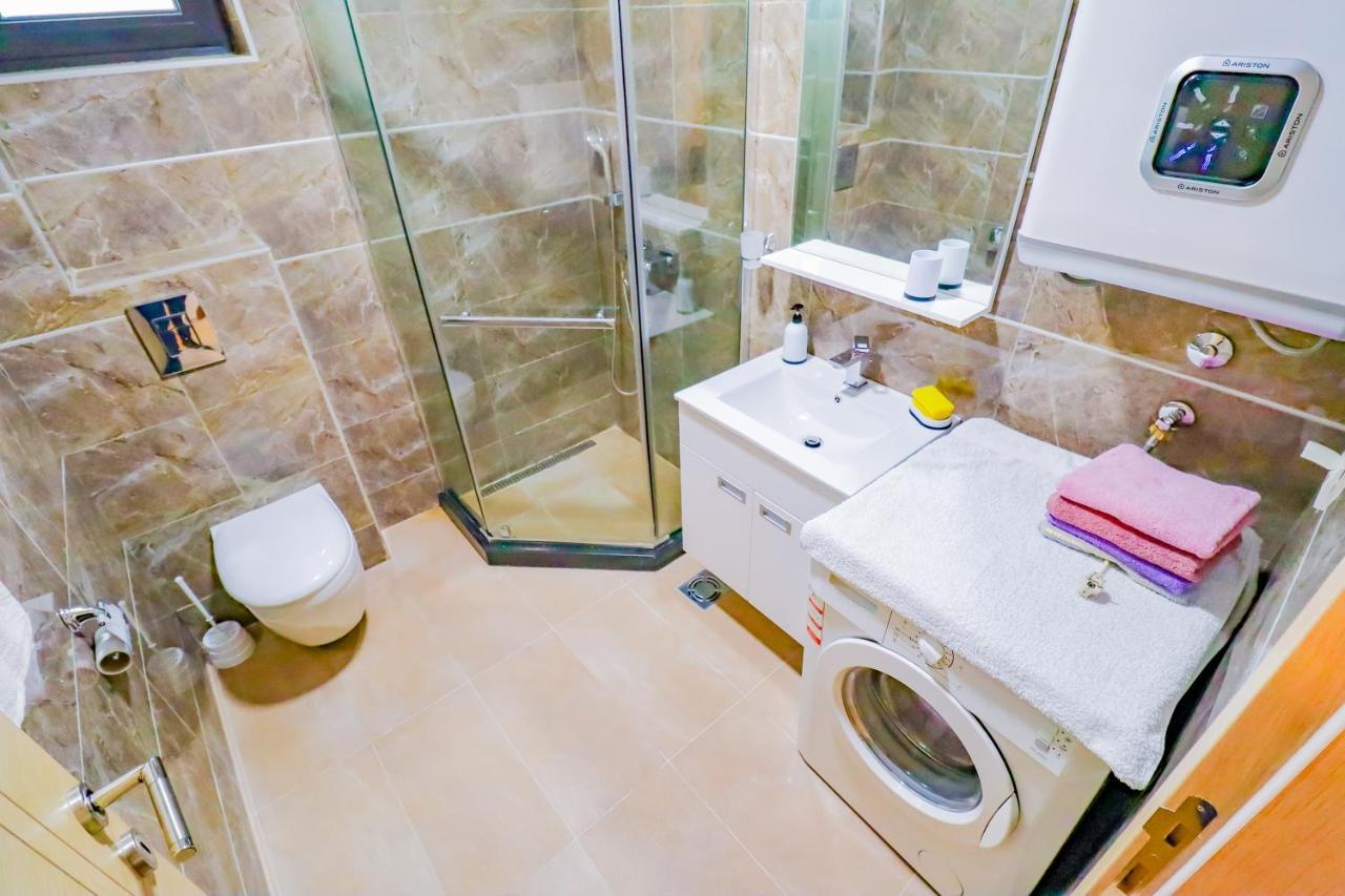 Flat Rafailovic One Minute To Beach