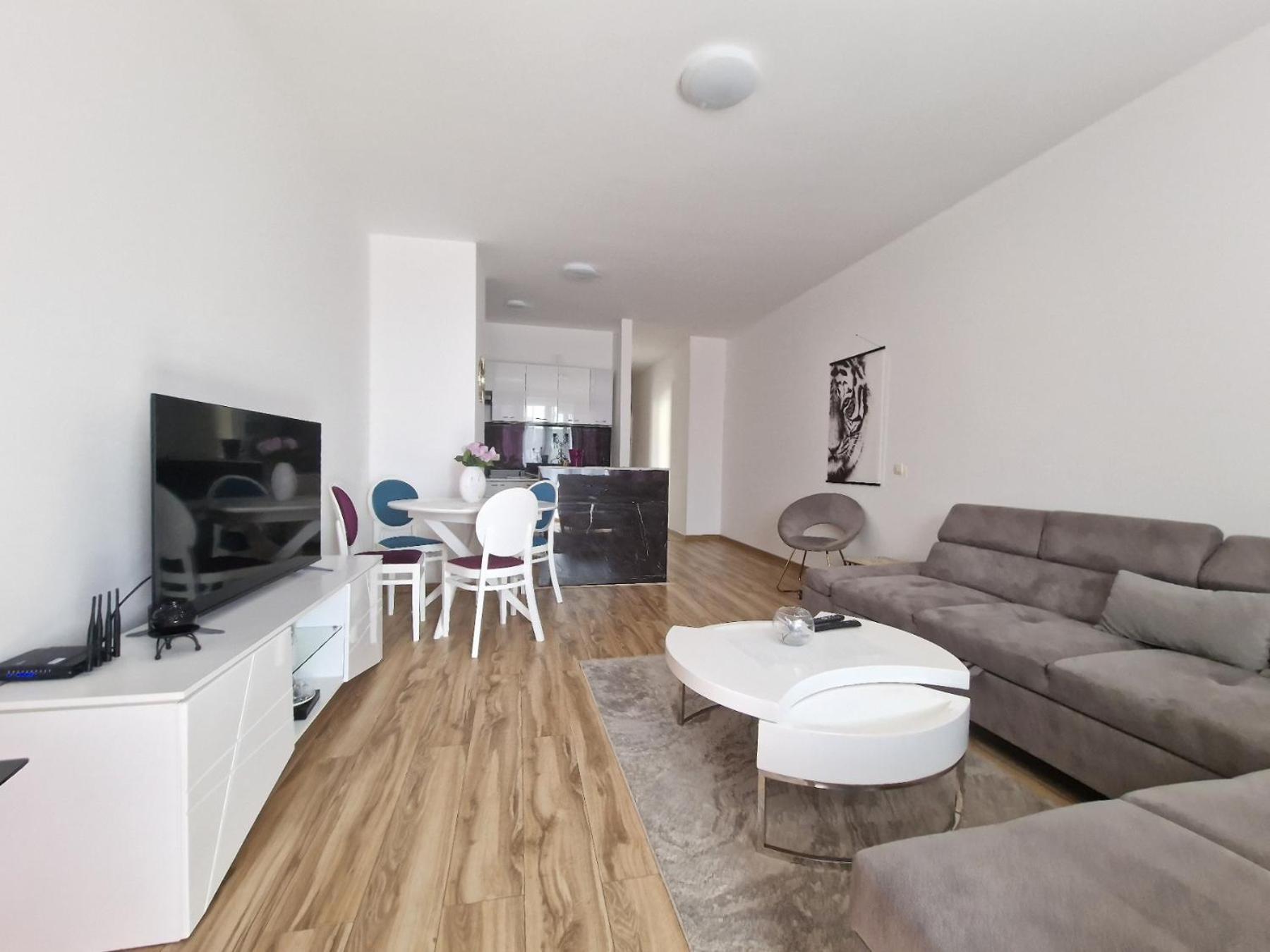 Flat Rafailovic One Minute To Beach