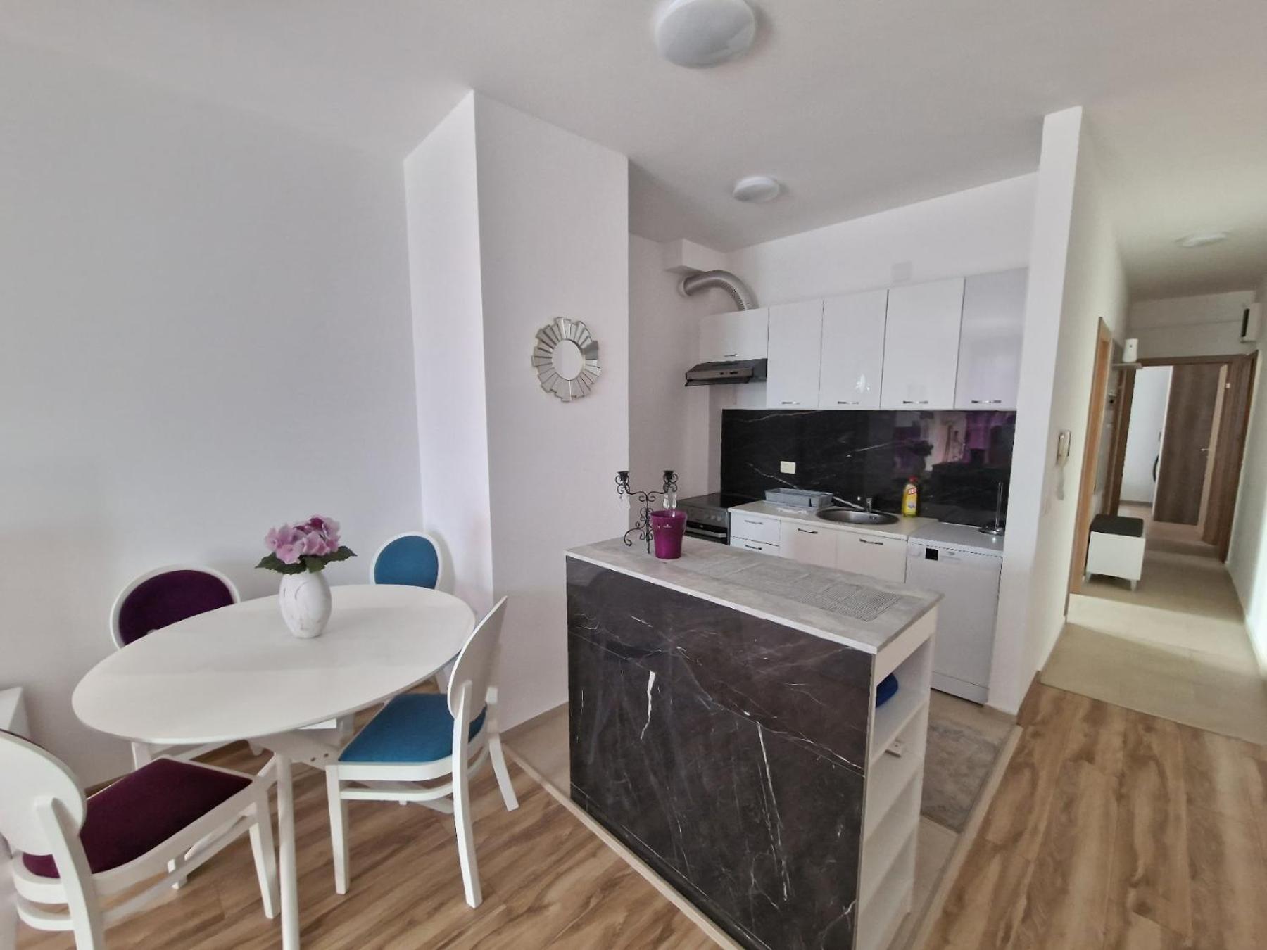 Flat Rafailovic One Minute To Beach